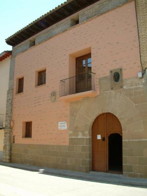 20111123212313-fachada-casa-natal-servet.jpg